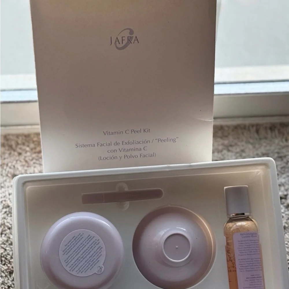 Jafra VITAMIN C PEEL KIT